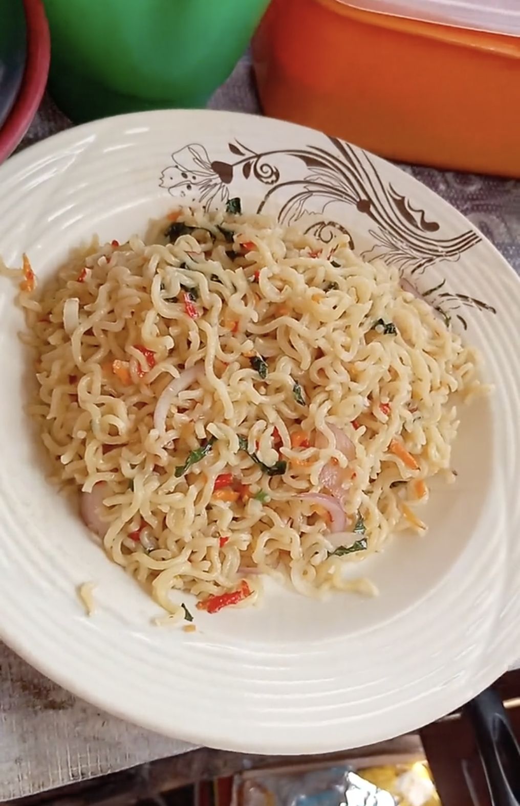 Gadis penjual mie goreng