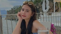 Saat libur, Prilly Latuconsina memilih untuk pergi ke luar negeri. Tak lupa menikmati makanan yang enak di sebuah restoran di tepi pantai di Turki untuk mengatasi laparnya. Foto: Instagram/prillylatuconsina96