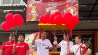 Tidak hanya sibuk berkarir di dunia seni peran saja, Prilly Latuconsina juga menjalani bisnis kuliner. Mendirikan sebuah gerai mie, dirinya memilih nama Useeme untuk bisnisnya tersebut. Foto: Instagram/prillylatuconsina96