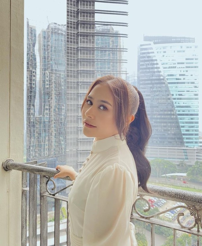 Galeri Prilly Latuconsina Wow! Prilly Latuconsina Bisnis Mie hingga Makan Bareng Mesut Ozil