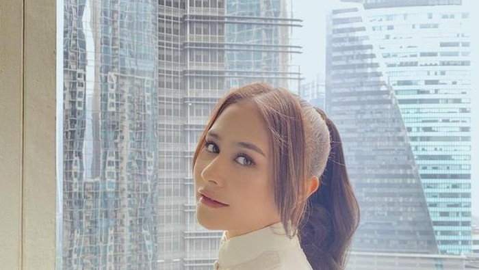 Galeri Prilly Latuconsina Wow! Prilly Latuconsina Bisnis Mie hingga Makan Bareng Mesut Ozil