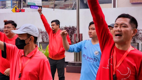 Foto Ganjar-Bobby di Sekolah PDIP, Penampilan Gibran Beda Sendiri