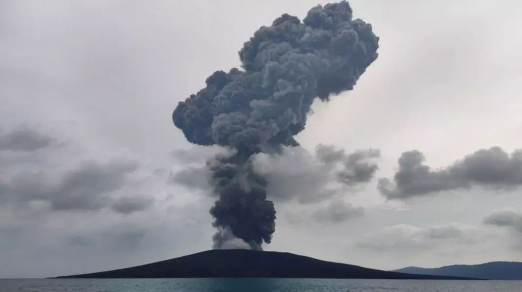 Anak Krakatau Erupsi Dini Hari Tadi, Abu Vulkanik Membubung 1 Km