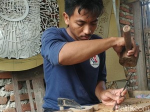 Pemuda Pasuruan Jadi Jutawan dari Seni Kaligrafi Ukir