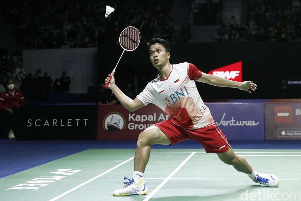 Langkah Anthony Ginting di Indonesia Open 2022 terhenti di perempatfinal. Dia tumbang di tangan Viktor Axelsen.