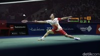 Duel kedua tim perlahan berjalan sangat ketat. Athony dan Axelsen saling bergantian mengembalikan kok secara menyilang, dalam hal ini pebulutangkis asal Denmark itu mampu unggul 11-8 di interval.