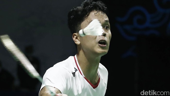 Langkah Anthony Ginting di Indonesia Open 2022 terhenti di perempatfinal. Dia tumbang di tangan Viktor Axelsen.