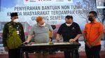 Korban Erupsi Semeru Terima Bantuan