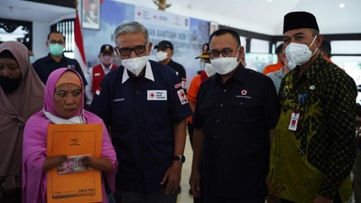 Korban Erupsi Semeru Terima Bantuan