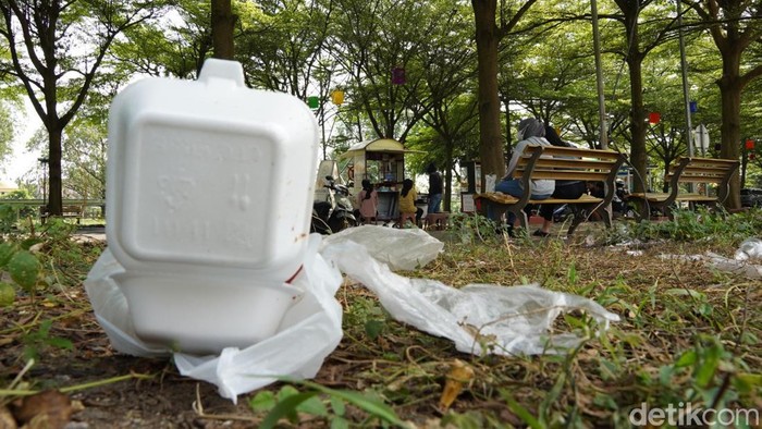 Masalah sampah di Simpang Lima Gumul Kediri