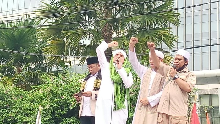 Menantu Habib Rizieq, Hanif Alatas Ikut Demo di Kedubes India