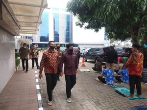 Jadi Menteri, Hadi Tjahjanto Jumatan Perdana di Kantor ATR