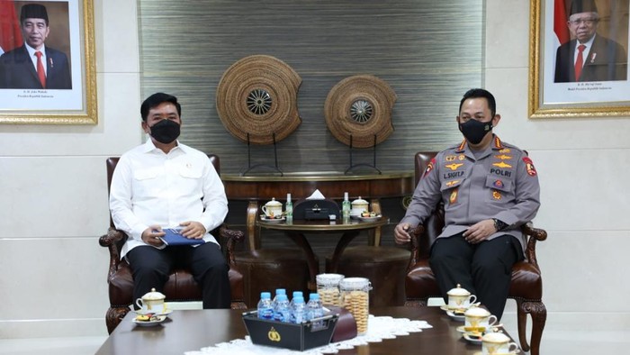 Menteri ATR/BPN Hadi Tjahjanto temui Kapolri Jenderal Listyo Sigit Prabowo di hari pertama menjabat.