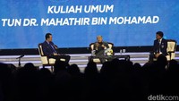 Menurut Mahathir seseorang yang ikut dalam ajang politik harus memiliki kematangan. Saat itu dia menyebut dalam Pemilu ada pihak yang menang dan ada pihak yang tewas.