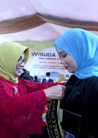 6 Momen Wisuda Putri Ridwan Kamil, Bahagianya!