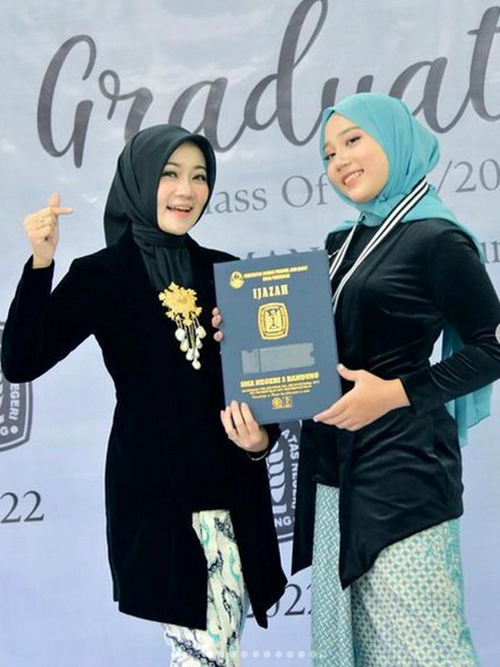 Momen Kelulusan Zara, Anak Ridwan Kamil