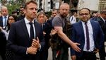 Momen Macron Peluk Zelensky Saat Kunjungi Ukraina di Tengah Perang