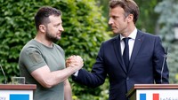 Sebelumnya, para pemimpin Barat lainnya juga telah mengunjungi Kiev dalam beberapa pekan terakhir, setelah pasukan Rusia mundur dari sekitar ibu kota Ukraina tersebut pada awal-awal invasi. (Ludovic Marin/Pool via REUTERS).