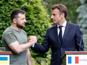 Zelensky Minta Macron Tambah Bantuan Rudal untuk Lawan Rusia