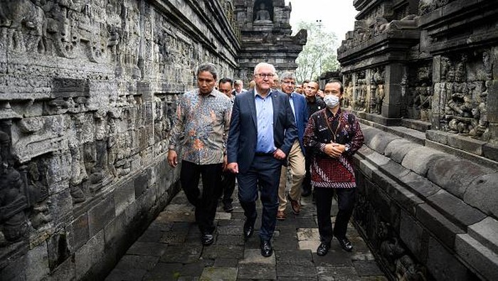 17 June 2022, Indonesia, Yogyakarta: German President Frank-Walter Steinmeier will be guided through the Borobudur temple complex. The approximately 1200-year-old step-shaped temple is considered the most important Buddhist building on Java and the largest Buddhist temple in the world. It has been a Unesco World Heritage Site since 1991. President Steinmeier is on a two-day visit to Indonesia. He was previously in Singapore for two days. Photo: Bernd von Jutrczenka/dpa (Photo by Bernd von Jutrczenka/picture alliance via Getty Images)