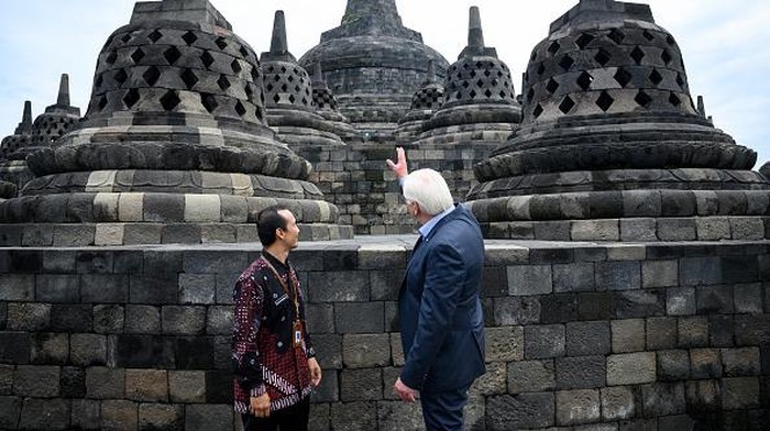 17 June 2022, Indonesia, Yogyakarta: German President Frank-Walter Steinmeier will be guided through the Borobudur temple complex. The approximately 1200-year-old step-shaped temple is considered the most important Buddhist building on Java and the largest Buddhist temple in the world. It has been a Unesco World Heritage Site since 1991. President Steinmeier is on a two-day visit to Indonesia. He was previously in Singapore for two days. Photo: Bernd von Jutrczenka/dpa (Photo by Bernd von Jutrczenka/picture alliance via Getty Images)