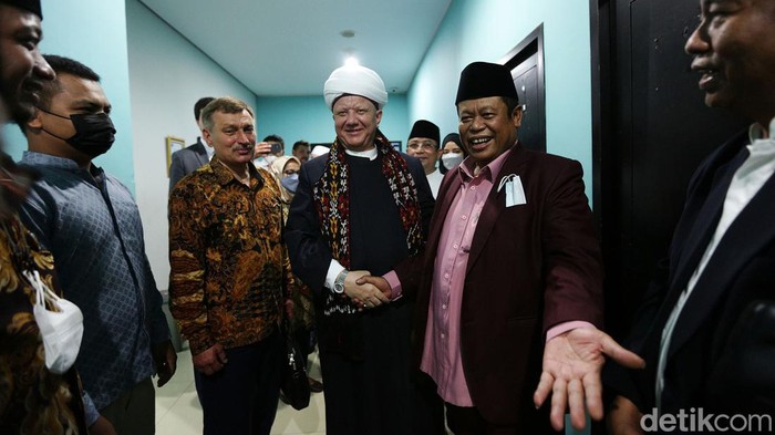Ketua Majelis Spiritual Muslim (Mufti) Rusia Albir Krganov berkunjung ke kantor MUI, Jakarta, Jumat (17/6). Kunjungan ini untuk memperat hubungan antara Rusia dan Indonesia.