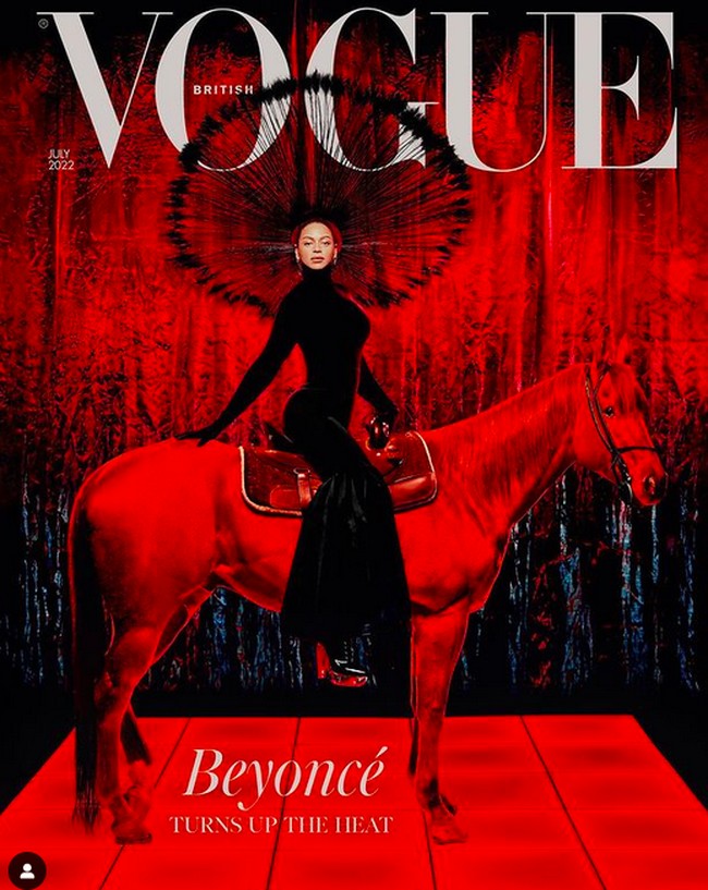 Beyonce menjadi cover girl majalah Vogue Inggris edisi Juli 2022. Pemotretan yang terdiri dari beberapa foto itu menampilkan Beyonce bersolek dengan berbagai look yang dramatis dari para desainer ternama. Untuk sampul majalah, istri rapper Jay Z itu dipotret di atas kuda dalam balutan gaun hitam ketat Masion Alaia dengan headpiece megar karya Haris Reed dan Vivienne H. Lake. (Foto: British Vogue/Rafael Pavarotti)
