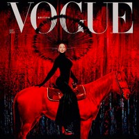 Beyonce menjadi cover girl majalah Vogue Inggris edisi Juli 2022. Pemotretan yang terdiri dari beberapa foto itu menampilkan Beyonce bersolek dengan berbagai look yang dramatis dari para desainer ternama. Untuk sampul majalah, istri rapper Jay Z itu dipotret di atas kuda dalam balutan gaun hitam ketat Masion Alaia dengan headpiece megar karya Haris Reed dan Vivienne H. Lake. (Foto: British Vogue/Rafael Pavarotti)