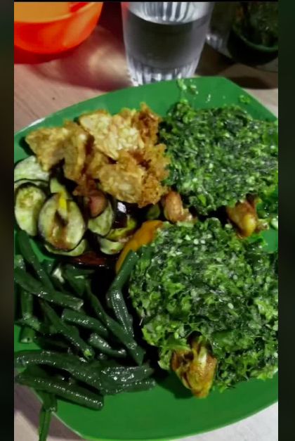 Penjual ayam geprek mirip Stefan William