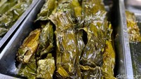 Pepes Walahar H Dirja memiliki area makan yang luas. Ada yang indoor dan juga outdoor. Bahkan di bagian bawah ada area makan berupa saung-saung khas Sunda. Foto: detikcom/Riska Fitria