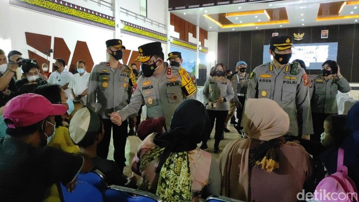 Polda Sumut menggelar bakti kesehatan dalam rangka Hari Bhayangkara