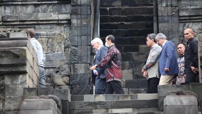 Presiden Jerman Frank-Walter Steinmeier saat mengunjungi Candi Borobudur, Jumat 17/6/2022)
