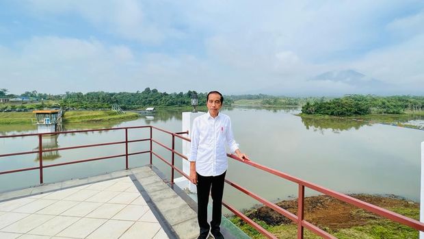 Presiden Joko Widodo meninjau Bendungan Sindangheula yang terletak di Kabupaten Serang, Provinsi Banten, pada Jumat, 17 Juni 2022. (Foto: Laily Rachev - Biro Pers Sekretariat Presiden)