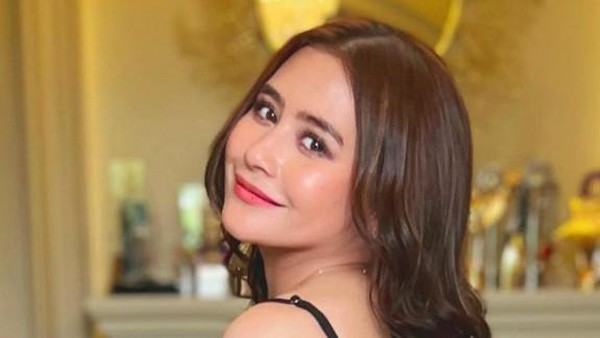 Cantik Banget! 5 Pesona Prilly Latuconsina Bergaun Hitam