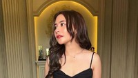 Prilly Latuconsina dengan gayanya mengenakan gaun hitam.  Foto: Instagram