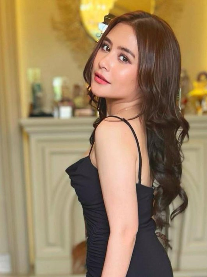 Pesona Prilly Latuconsina