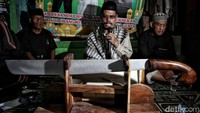 Warga asli Kampung Gabus keturunan Betawi ini sangat menjunjung tinggi rasa persaudaraan dan silahturahmi yang kuat. Bahkan mereka melakukan kegiatan zikir setiap malam Jumat, atau bisa juga disebut ajang silaturahmi para Jawara.