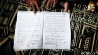 Mengaji, berkumpul dan silaturahmi sudah menjadi adat istiadat atau kebiasaan yang perlu dilestarikan oleh warga. Agar semuanya bisa berjalan dengan baik dan menjadi kondusif dengan saling menjaga satu sama lain.
