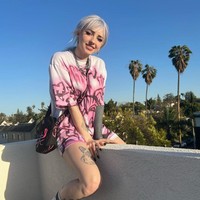 Tapi sayangnya banyak juga yang menghina tato tersebut. Tanganmu seperti membusuk, Jadi sekarang kamu setengah hitam, Apa artinya tato itu? Apa sakitnya  tulis netizen dalam videonya.Foto: Instagram @runabyte