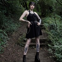 Wanita yang juga seniman tato dan gamer itu pun tampaknya tidak mendengarkan pendapat netizen. Ia tak ragu untuk menunjukkan tato terbarunya dalam berbagai konten. Foto: Instagram @runabyte