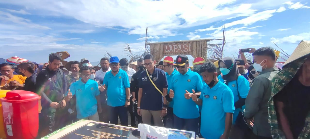 Sandiaga di Desa Lapasi