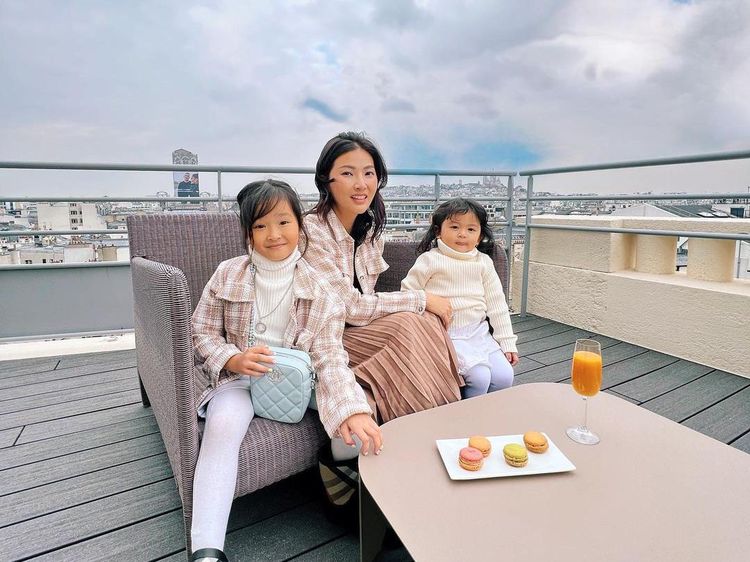 10 Potret Sarwendah yang Hobi Masak dan Mukbang Makanan Korea