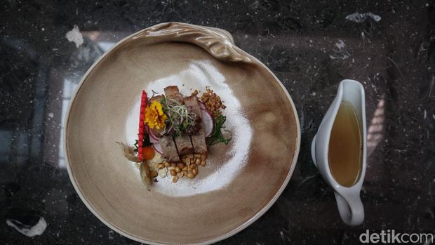 Soto Bandung buatan Vincero Social House dengan daging sirloin.