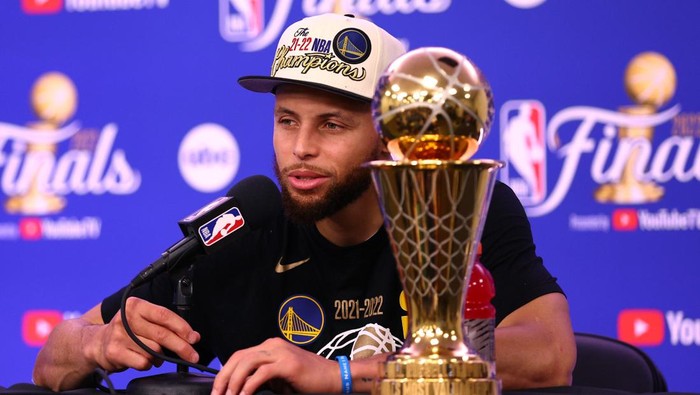 Top! Stephen Curry Sabet MVP Final NBA untuk Pertama Kalinya