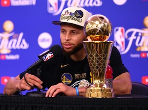 Top! Stephen Curry Sabet MVP Final NBA untuk Pertama Kalinya