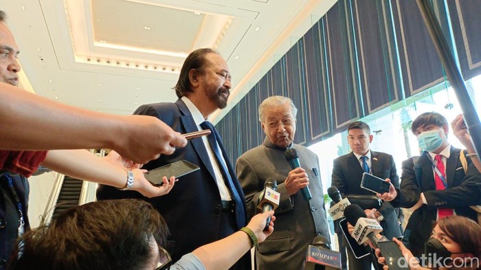 Surya Paloh menerima kunjungan Eks PM Malaysia Mahathir Mohamad