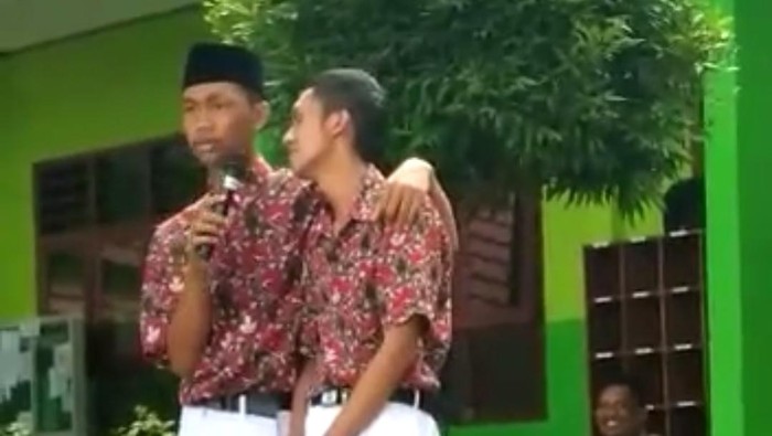 Tangkapan layar video Adit yang punya suara mirip Jokowi