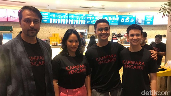 Tara Basro dan para pemain Pengabdi Setan 2