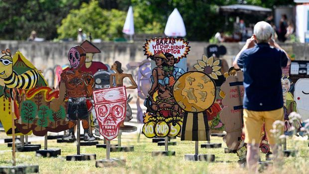 Cardboards, work of the collective Taring Padi from Indonesia are seen at the Friedrichsplatz square in front of the Fridericianum Museum, one of the venues of the documenta fifteen contemporary art exhibition, in Kassel, central Germany, on June 16, 2022. - documenta 15 tales place in Kassel from June 18 to September 25, 2022 and is curated by the Indonesian artists' collective ruangrupa. - RESTRICTED TO EDITORIAL USE - MANDATORY MENTION OF THE ARTIST UPON PUBLICATION - TO ILLUSTRATE THE EVENT AS SPECIFIED IN THE CAPTION (Photo by Ina FASSBENDER / AFP) / RESTRICTED TO EDITORIAL USE - MANDATORY MENTION OF THE ARTIST UPON PUBLICATION - TO ILLUSTRATE THE EVENT AS SPECIFIED IN THE CAPTION / RESTRICTED TO EDITORIAL USE - MANDATORY MENTION OF THE ARTIST UPON PUBLICATION - TO ILLUSTRATE THE EVENT AS SPECIFIED IN THE CAPTION (Photo by INA FASSBENDER/AFP via Getty Images)