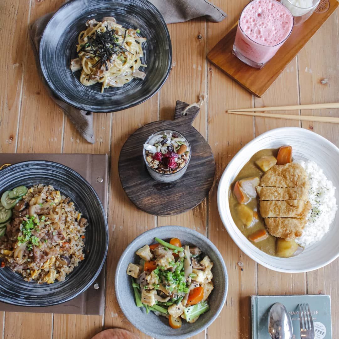 Tempat makan dekat halte TJ Sunter Kelapa Gading 2